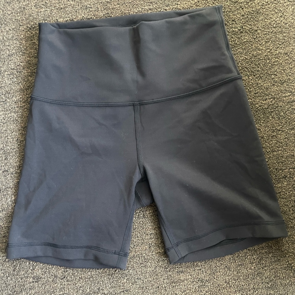 Wunder Train high rise shorts